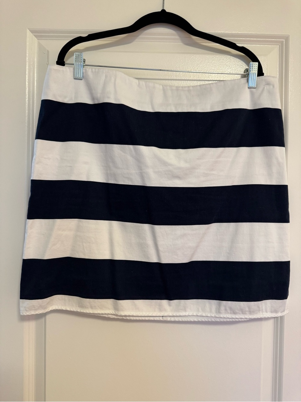 Vineyard Vines Striped Navy and White Women’s Skirt